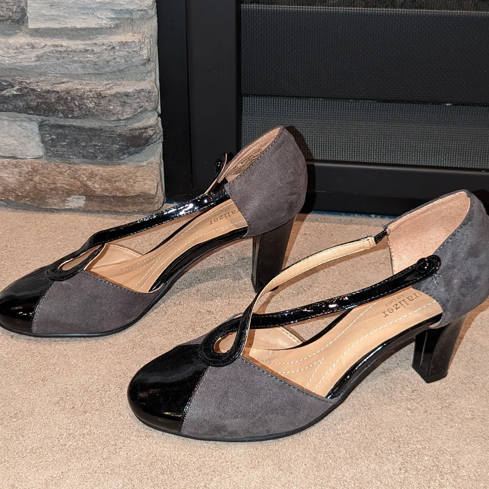 Naturalizer Bixby women's heels with criss-cross straps, size 8.5